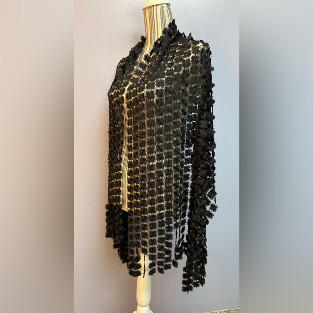 Elegant Black lace Crochet Women's evening shawl - Picture 4 of 12